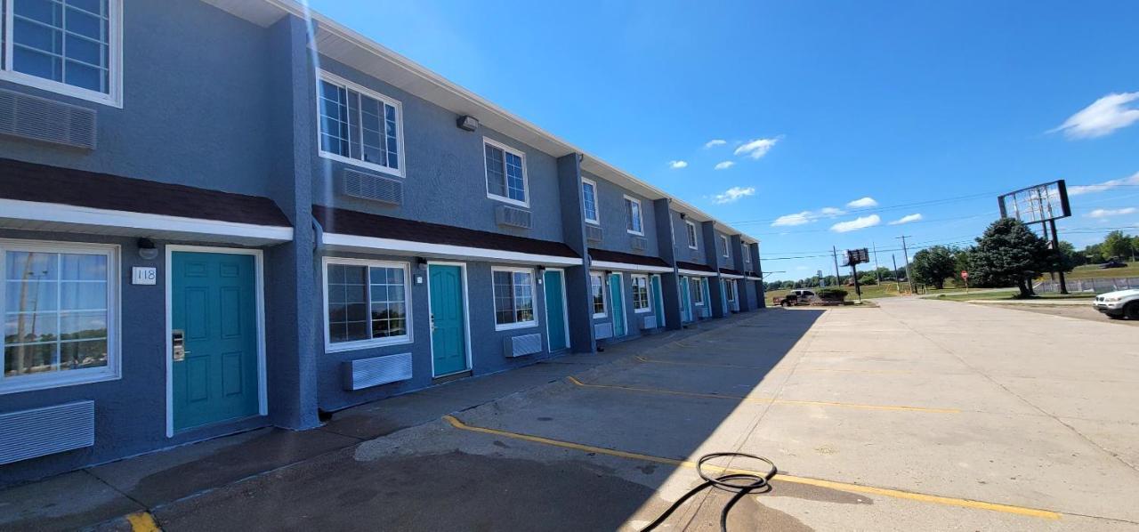 Dragonfly Inn & Suites Hastings Exterior photo