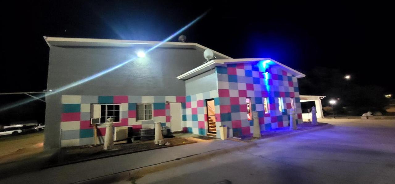 Dragonfly Inn & Suites Hastings Exterior photo